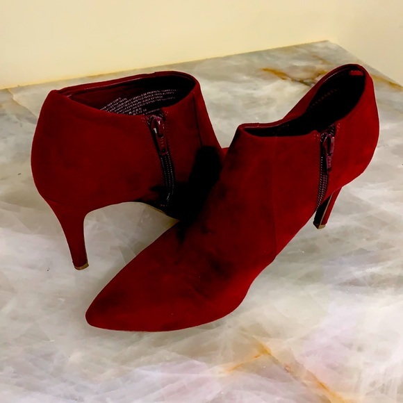 Old Navy Shoes - OLD NAVY BURGUNDY SUEDE ZIP BOOTIE KITTEN HEEL SIZE 8 GREAT CONDITION